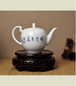 《铁骨生春》