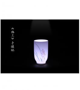 《幽兰》手握杯