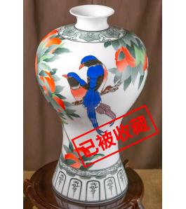 《桃实延年》瓶