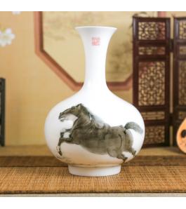 《马到成功》拉坯瓶